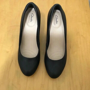 NEW  Clarks Womens Adriel Viola Leather Pump black Office Classic Sz 8.5 M